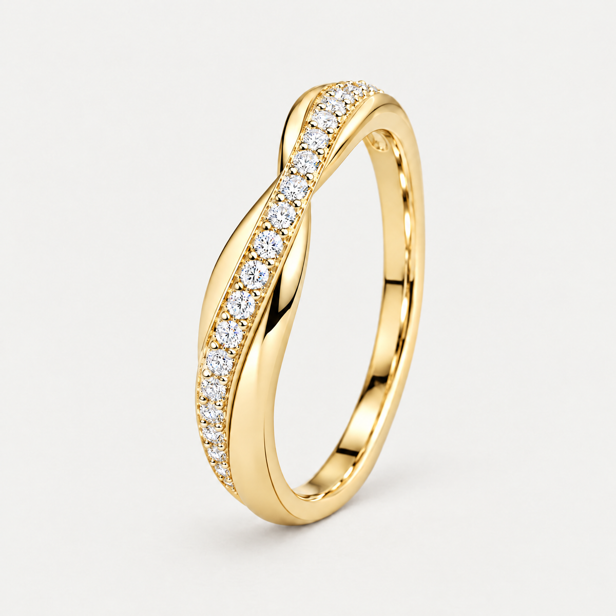 Crossover Pavé Band in gold